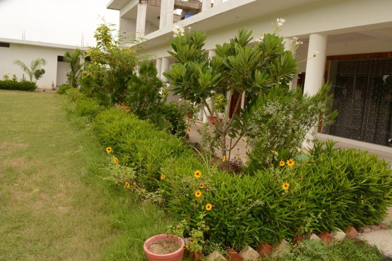 Hotel Radha Rani Mahal Khajurāho Exterior photo