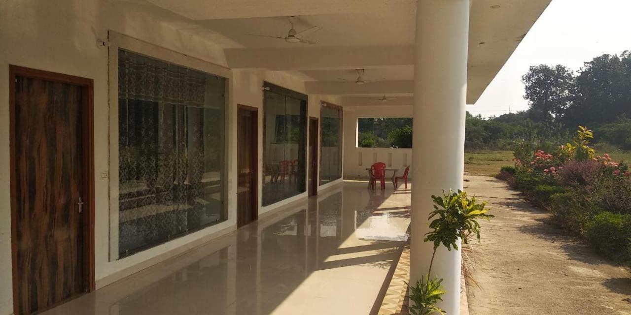 Hotel Radha Rani Mahal Khajurāho Exterior photo