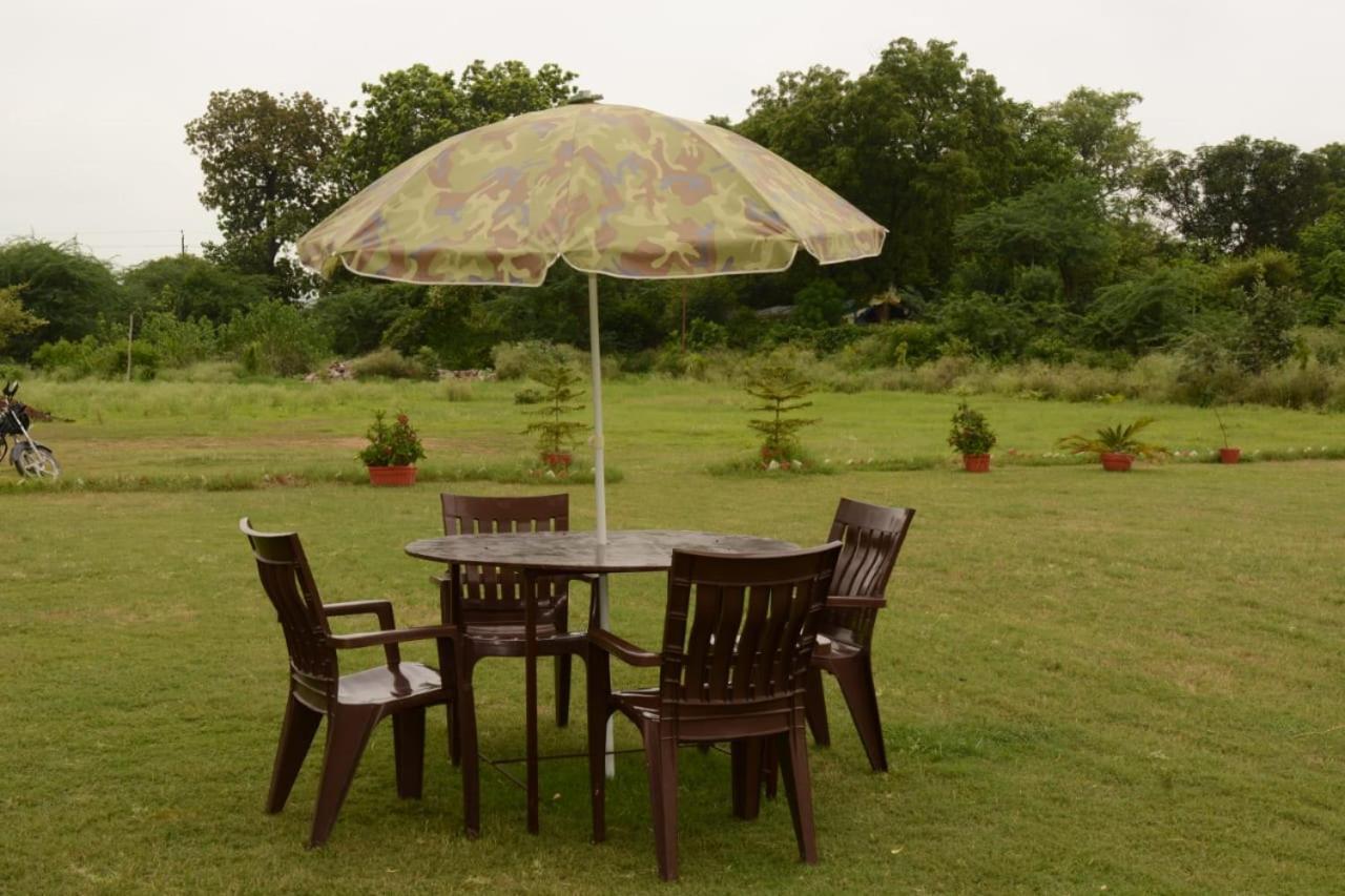 Hotel Radha Rani Mahal Khajurāho Exterior photo